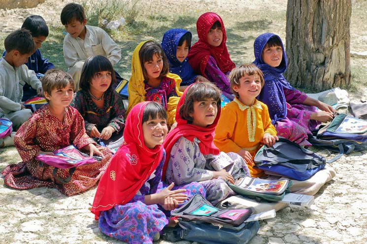 Kinder aus Afghanistan die lernen