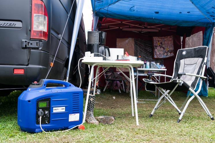 Generator betreibt Geräte auf dem SMS Festival