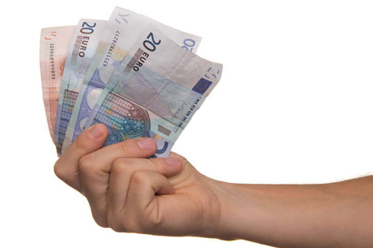 Sein Geld aus der Hand geben
